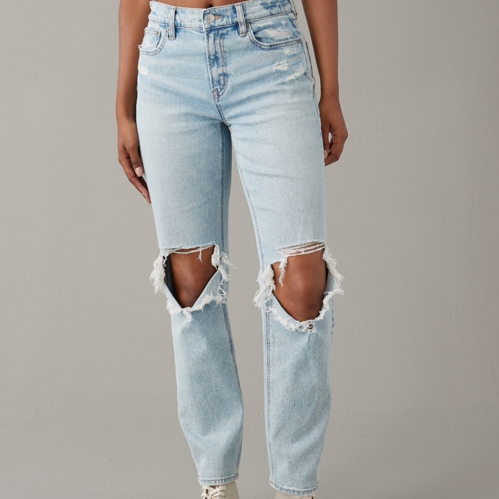 American eagle Women's Light Blue Distressed Jeans size 14